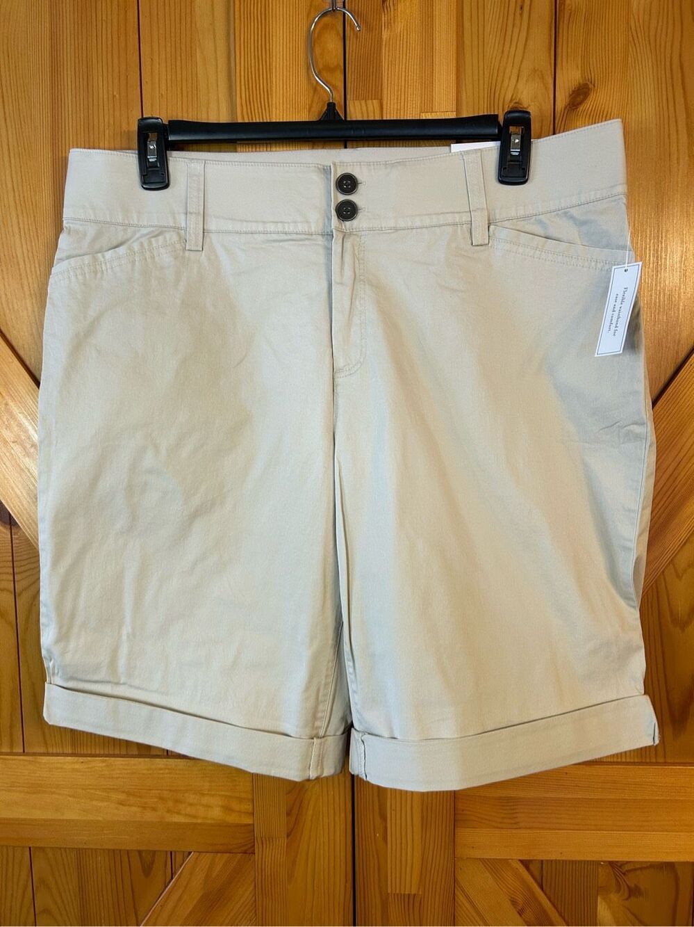 CJ Banks Womens Beige Bermuda Solid Shorts Size 18W classic fit nwt (0778)